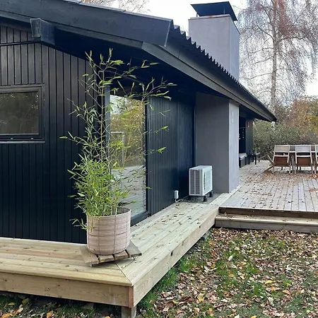 Semesterbostad Birdsong And The Sound Of Waves At Reerso